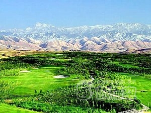 新疆 ウルムチ 雪蓮山 ゴルフ クラブ